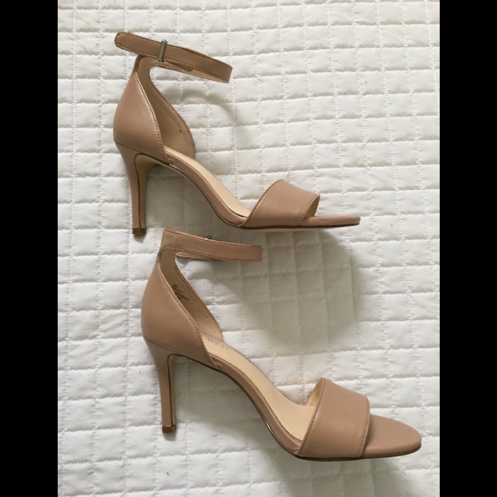 Nine West Nude Heels, size 6